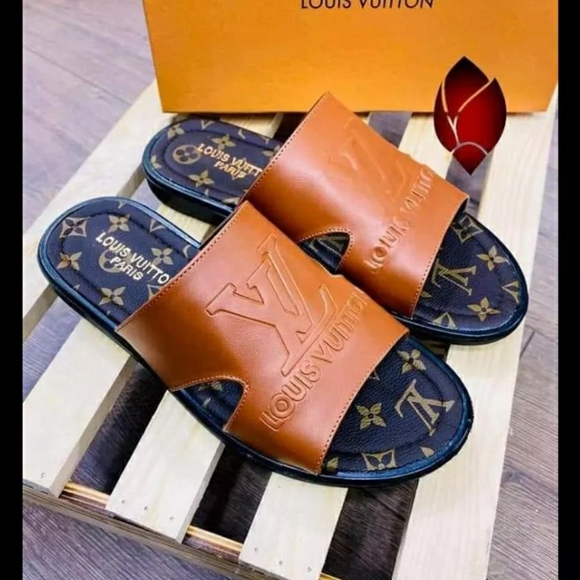 AUTHENTIC MEN LOUIS VUITTON SLIDES - Picture 2 of 2